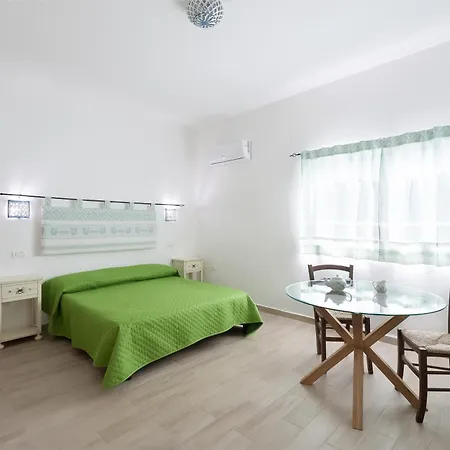 Beb Con Piscina Del Borgo Pensión 3*