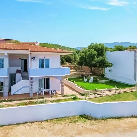 Beb Con Piscina Del Borgo Πανσιόν Badesi