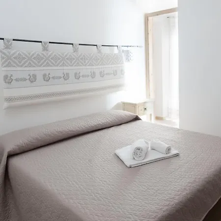 Πανσιόν Beb Con Piscina Del Borgo Badesi
