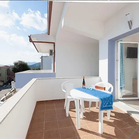 Beb Con Piscina Del Borgo Πανσιόν
