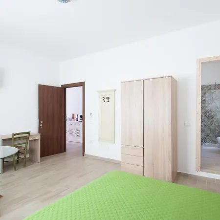 Beb Con Piscina Del Borgo Πανσιόν 3*