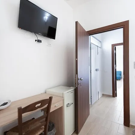 Πανσιόν Beb Con Piscina Del Borgo Badesi