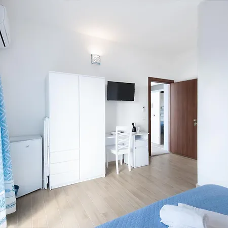 Πανσιόν Beb Con Piscina Del Borgo 3*