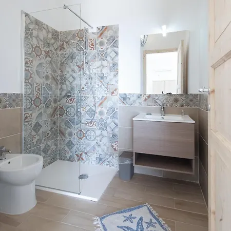 Beb Con Piscina Del Borgo Πανσιόν Badesi