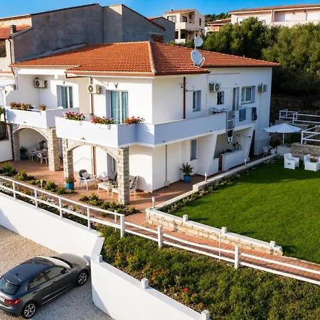 Beb Con Piscina Del Borgo Vendégház Badesi